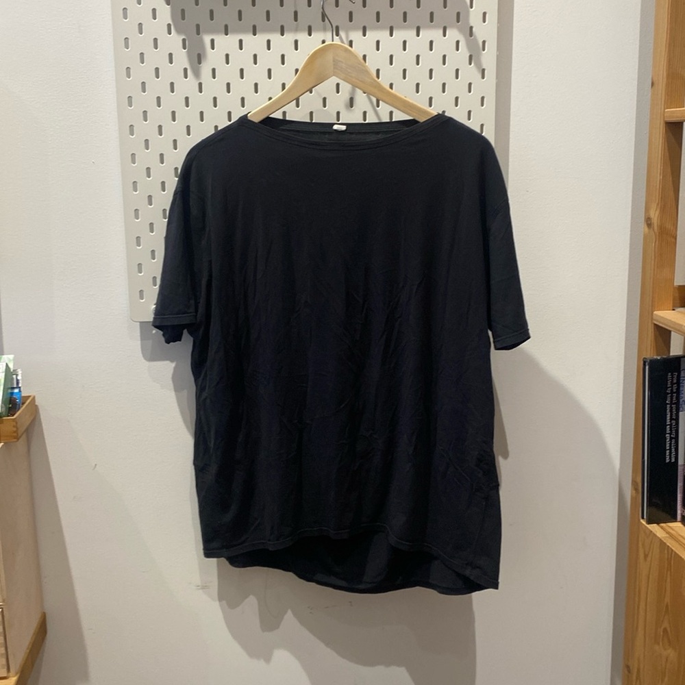 Lululemon cotton black short sleeved t shirt.